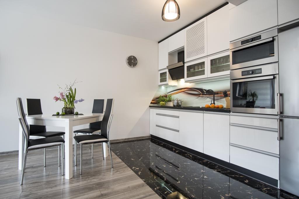 Apart-center Granitica